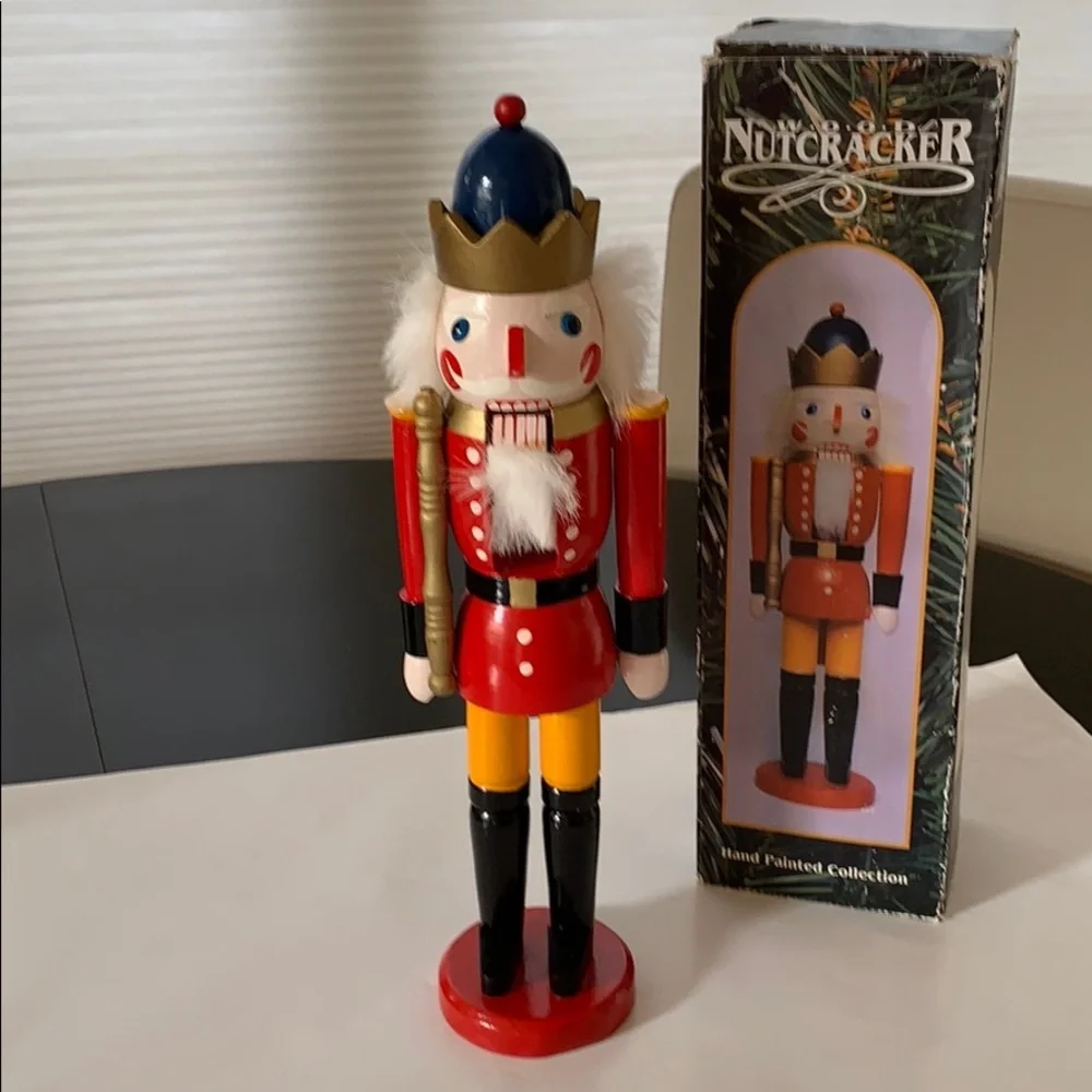Nutcracker Set - Picture 4 of 4